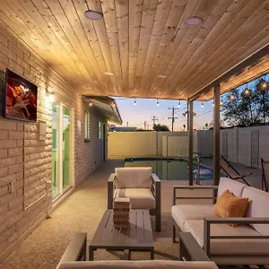 Cozy-perfect Location-private Pool-heat Optional- Spring Training-gcu Holiday home