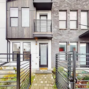luxury-ballard-townhome.seattlehotelsites.com/